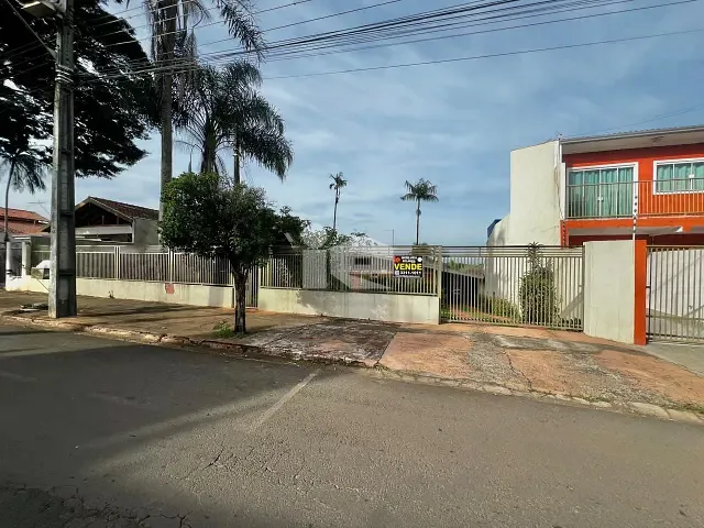 Casa com 1002m² 3 quartos e 2 banheiros, à venda, no bairro Centro em Rolândia