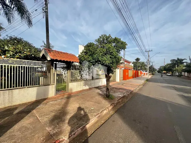 Casa com 1002m² 3 quartos e 2 banheiros, à venda, no bairro Centro em Rolândia