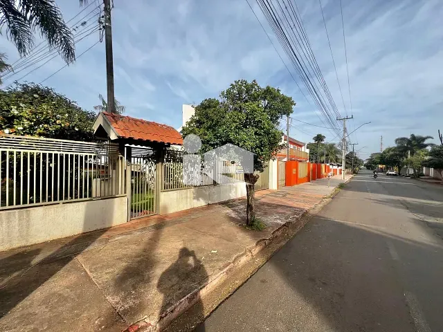 Casa com 1002m² 3 quartos e 2 banheiros, à venda, no bairro Centro em Rolândia