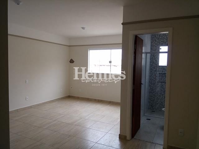 Casa à venda com 2 quartos, 115m² - Foto 2