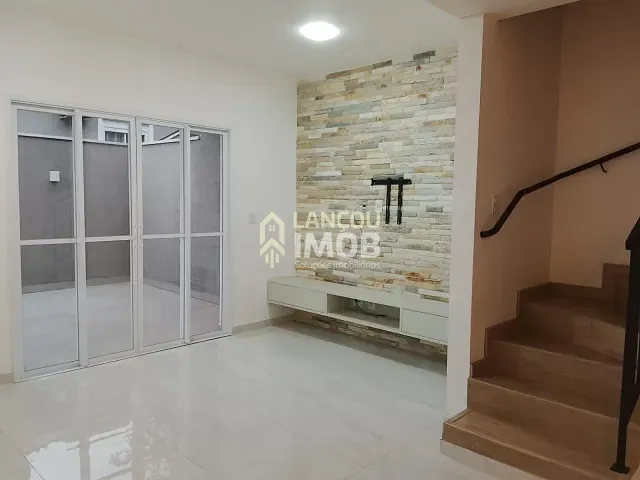 Casa 2 quartos e 3 banheiros, para alugar, no bairro Cidade Nova em Jundiaí