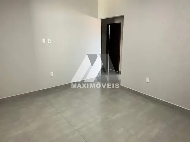 Casa 3 quartos e 2 banheiros, para alugar, no bairro Renascença em Araçuaí
