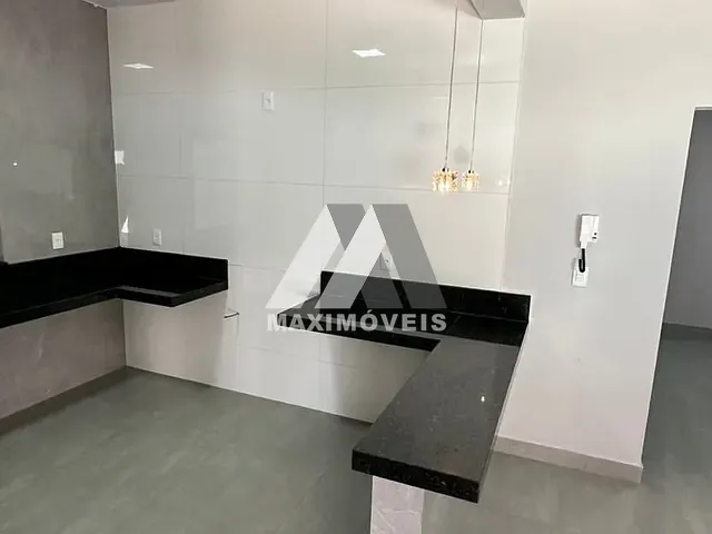 Casa 3 quartos e 2 banheiros, para alugar, no bairro Renascença em Araçuaí