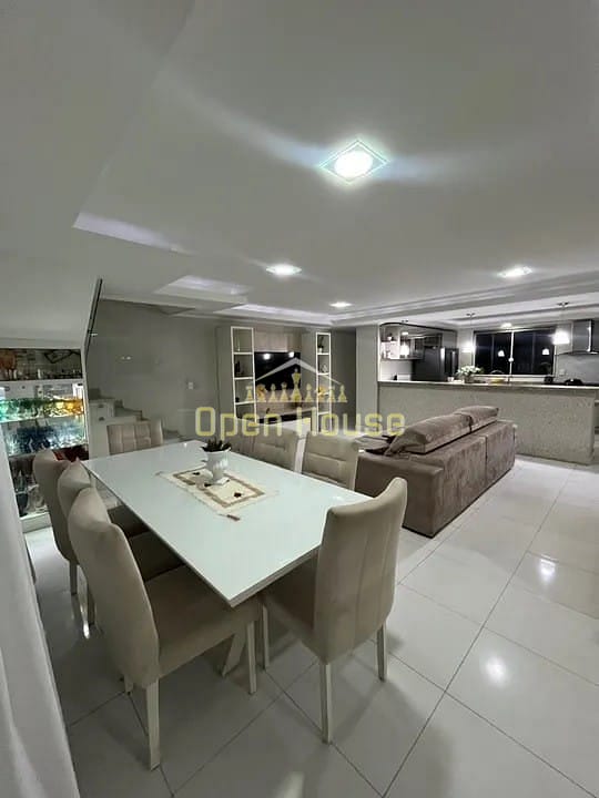 Casa, 3 quartos, 216 m² - Foto 2