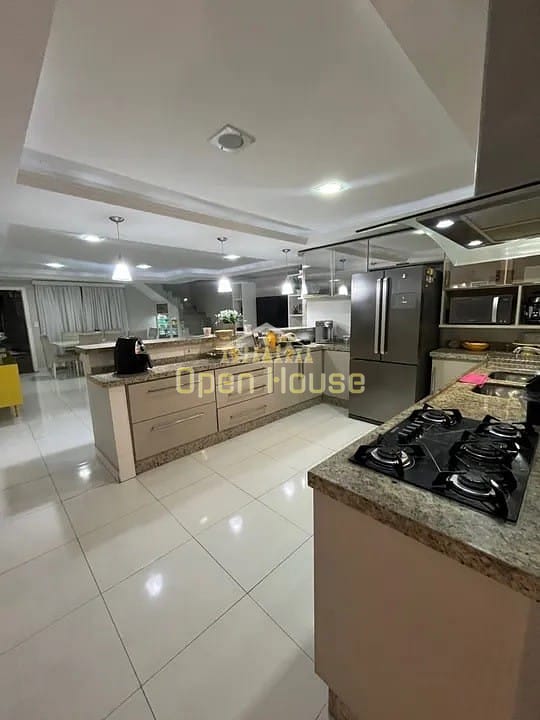 Casa, 3 quartos, 216 m² - Foto 1