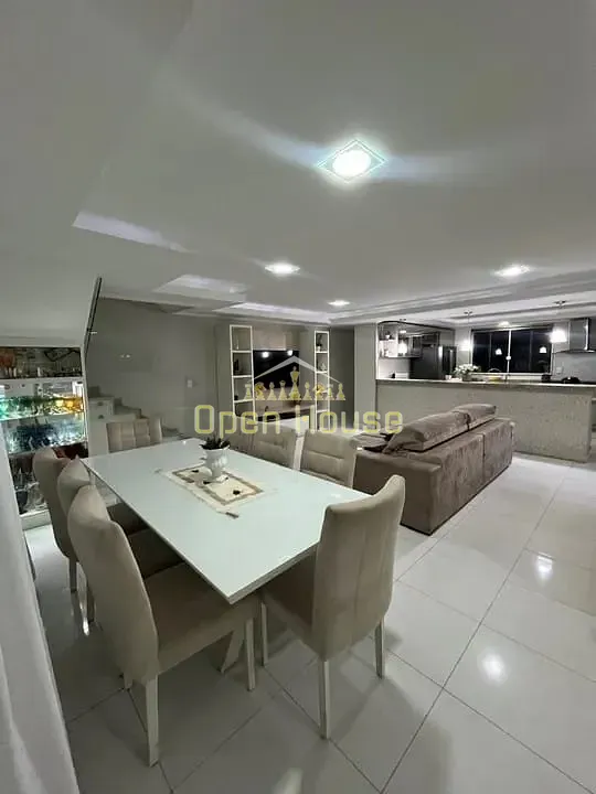 Casa, 3 quartos, 216 m² - Foto 2