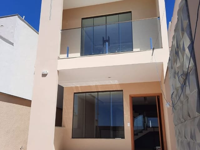 Casa com 135m² 3 quartos e 2 banheiros, à venda, no bairro Lagoa em Macaé