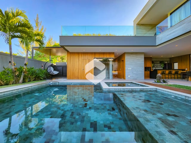 Casa com 600m² 5 quartos e 8 banheiros, à venda, no bairro Barra da Tijuca em Rio de Janeiro