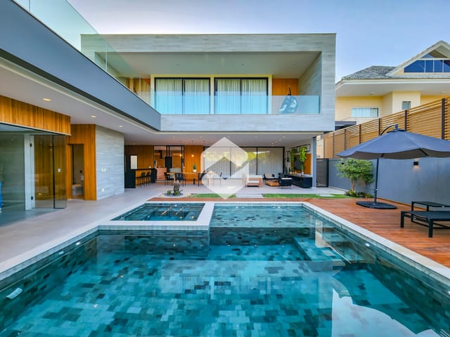 Casa com 600m² 5 quartos e 8 banheiros, à venda, no bairro Barra da Tijuca em Rio de Janeiro