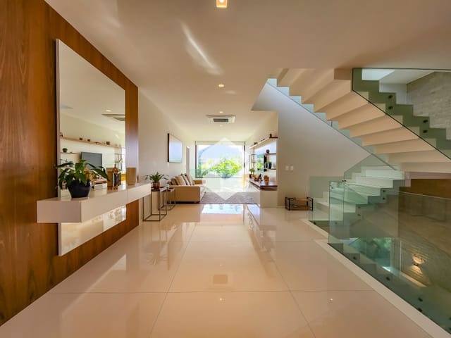 Casa com 600m² 5 quartos e 8 banheiros, à venda, no bairro Barra da Tijuca em Rio de Janeiro