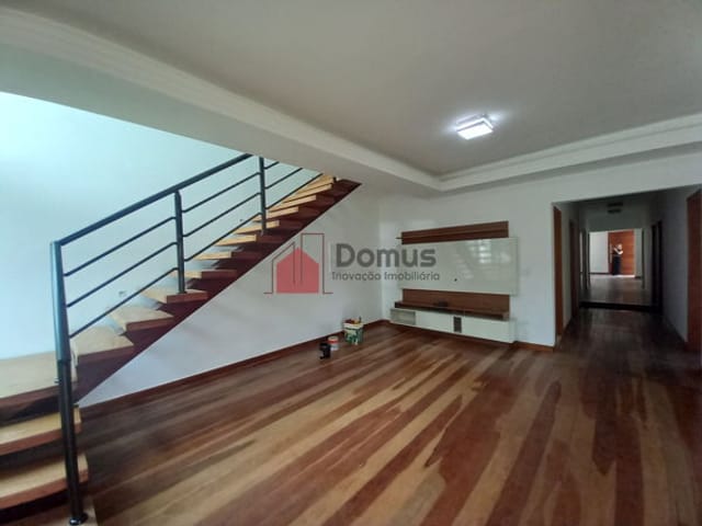 Casa com 300m², à venda, no bairro Bela Vista em Pindamonhangaba