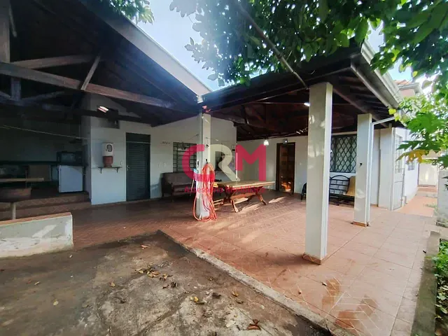 Casa com 968m² 3 quartos e 4 banheiros, para alugar, no bairro Centro em Taquaritinga
