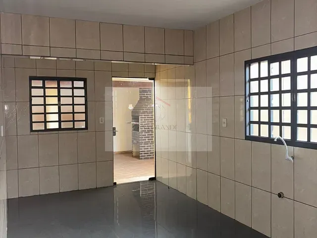 Casa 3 quartos e 2 banheiros, para alugar, no bairro Jardim Pioneiros em Rolândia