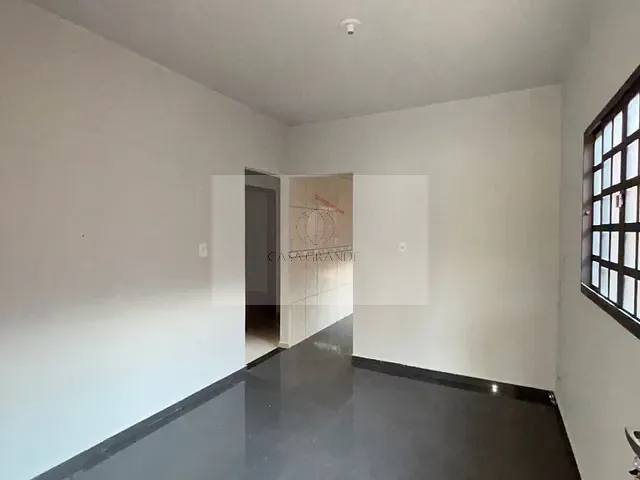 Casa 3 quartos e 2 banheiros, para alugar, no bairro Jardim Pioneiros em Rolândia