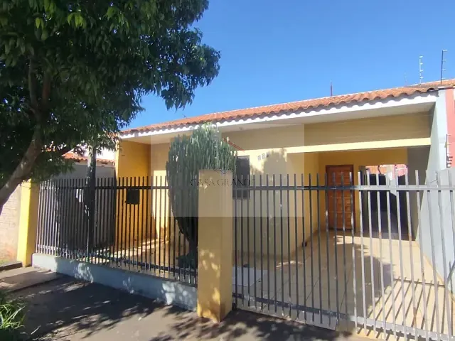 Casa 3 quartos e 2 banheiros, para alugar, no bairro Jardim Pioneiros em Rolândia