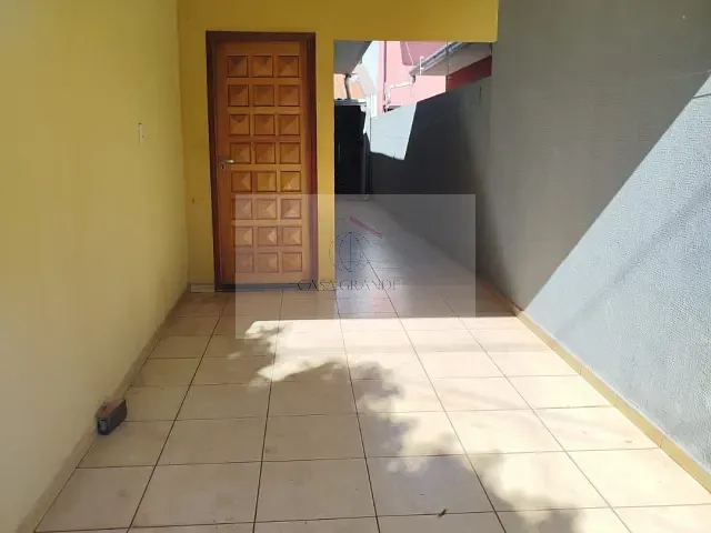 Casa 3 quartos e 2 banheiros, para alugar, no bairro Jardim Pioneiros em Rolândia