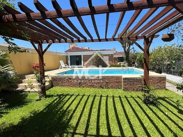 Casa com 533m² 4 quartos e 3 banheiros, à venda, no bairro Laranjal em Pelotas