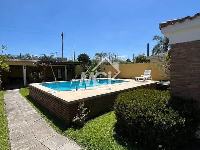 Casa com 533m² 4 quartos e 3 banheiros, à venda, no bairro Laranjal em Pelotas
