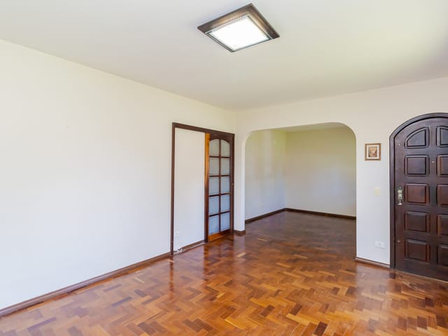 Casa com 829m² 3 quartos e 1 banheiro, à venda, no bairro Pilarzinho em Curitiba