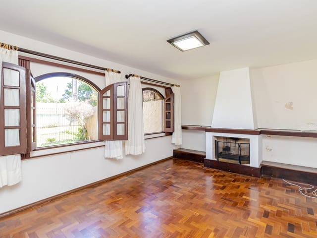 Casa com 829m² 3 quartos e 1 banheiro, à venda, no bairro Pilarzinho em Curitiba