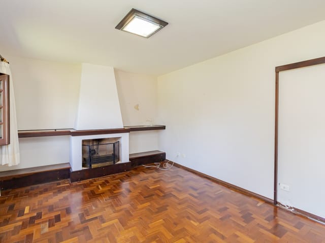 Casa com 829m² 3 quartos e 1 banheiro, à venda, no bairro Pilarzinho em Curitiba