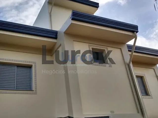 Casa com 300m² 2 quartos e 2 banheiros, para alugar, no bairro Jardim Valença em Valinhos