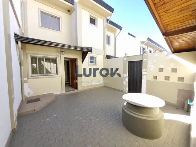 Casa com 300m² 2 quartos e 2 banheiros, para alugar, no bairro Jardim Valença em Valinhos