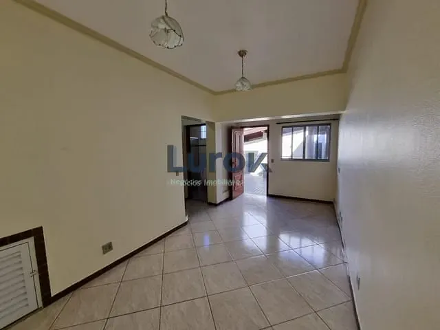 Casa com 300m² 2 quartos e 2 banheiros, para alugar, no bairro Jardim Valença em Valinhos