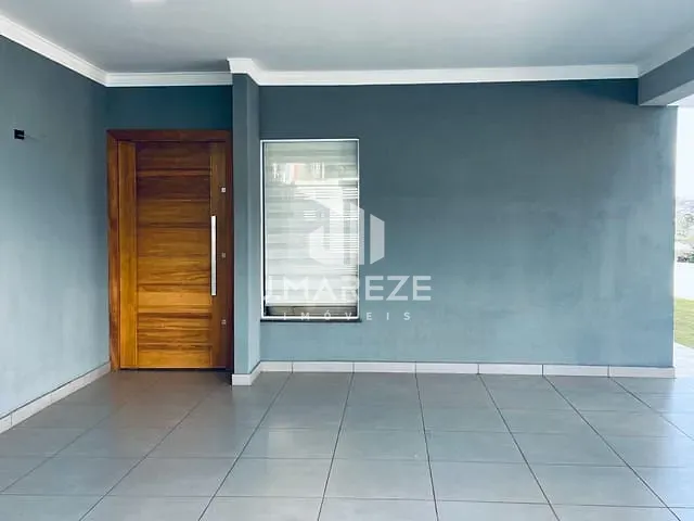 Casa com 520m² 3 quartos e 2 banheiros, à venda, no bairro Loteamento Santa Cândida em Apucarana