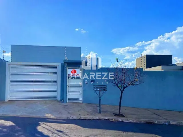 Casa com 520m² 3 quartos e 2 banheiros, à venda, no bairro Loteamento Santa Cândida em Apucarana