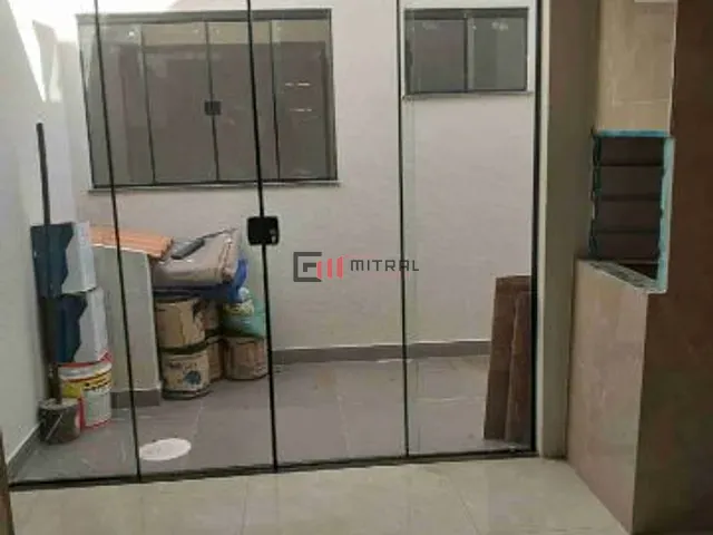 Casa 3 quartos e 2 banheiros, à venda, no bairro Aeroporto em Londrina