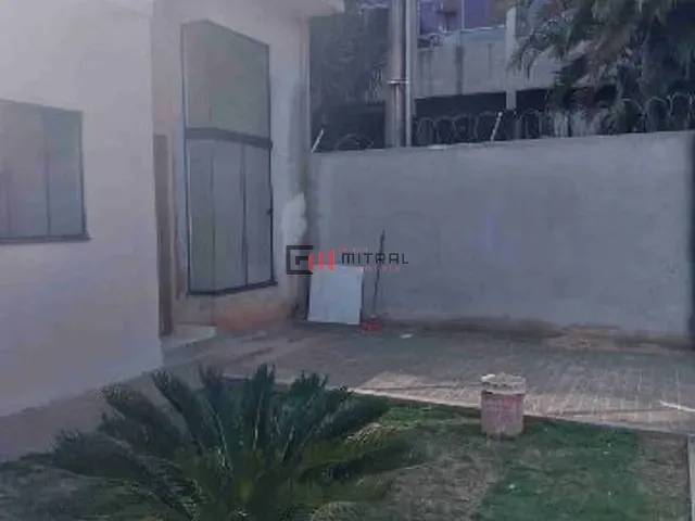 Casa 3 quartos e 2 banheiros, à venda, no bairro Aeroporto em Londrina