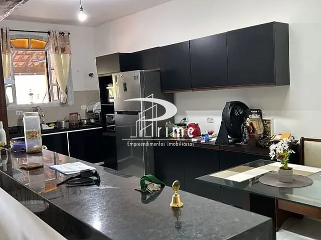 Casa com 600m² 3 quartos e 2 banheiros, à venda, no bairro Itaipu em Niterói