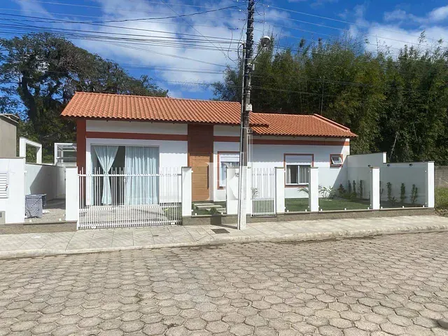 Casa com 215m² 3 quartos e 2 banheiros, à venda, no bairro Centro em Tijucas
