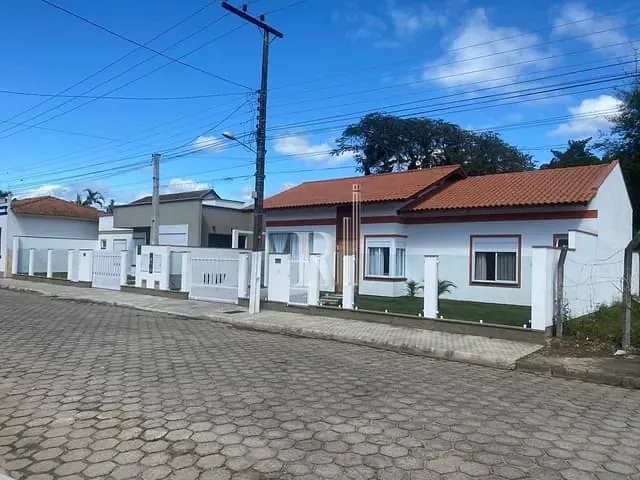 Casa com 215m² 3 quartos e 2 banheiros, à venda, no bairro Centro em Tijucas