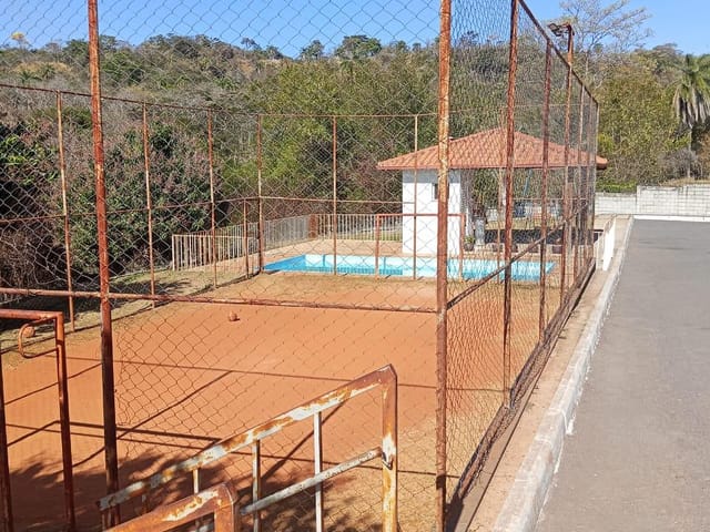 Casa 2 quartos e 1 banheiro, à venda, no bairro Luxemburgo em Santa Luzia