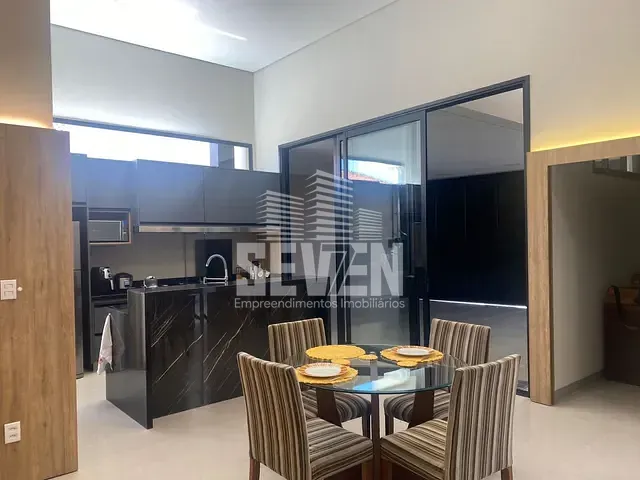 Casa com 250m² 3 quartos e 4 banheiros, à venda, no bairro Parque Vista Alegre em Bauru