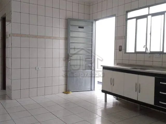 Casa com 150m² 2 quartos e 1 banheiro, à venda, no bairro Jardim Zaira em Mauá