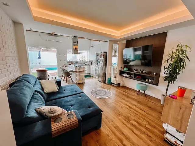 Casa 2 quartos e 2 banheiros, à venda, no bairro Três Vendas em Pelotas