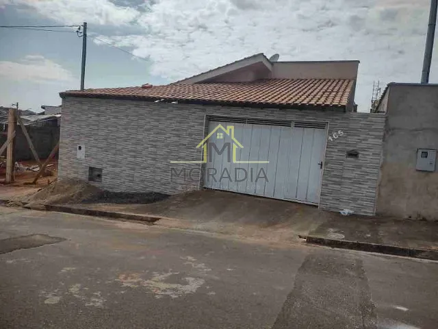 Casa 2 quartos e 1 banheiro, à venda, no bairro Jardim Aeroporto em Guaxupé