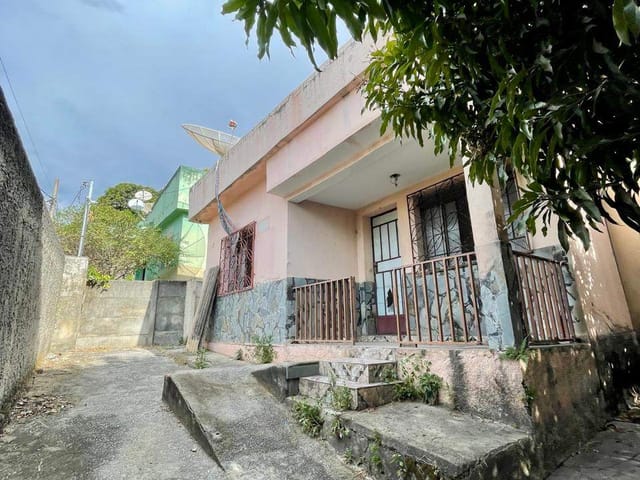 Casa 3 quartos e 1 banheiro, à venda, no bairro Heliópolis em Belo Horizonte