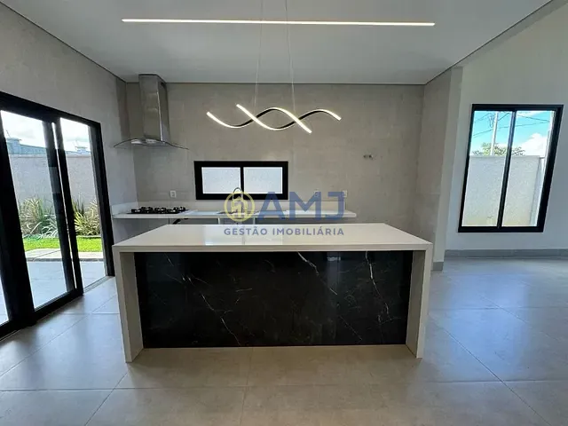 Casa com 364m² 3 quartos e 4 banheiros, à venda, no bairro Terras Alpha 1 em Senador Canedo