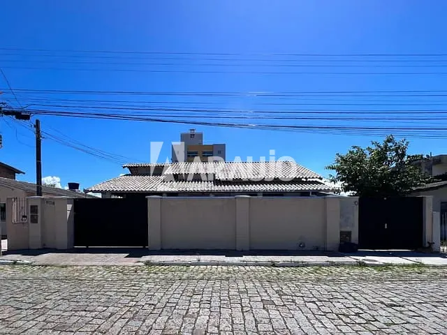 Casa com 313m² 5 quartos e 2 banheiros, à venda, no bairro Cordeiros em Itajaí