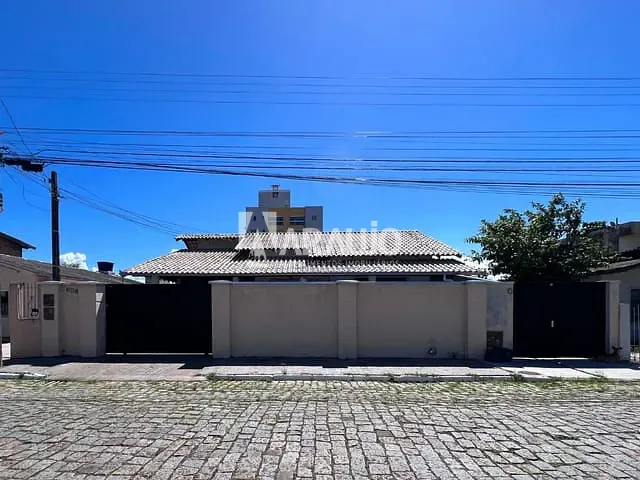 Casa com 313m² 5 quartos e 2 banheiros, à venda, no bairro Cordeiros em Itajaí