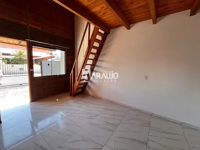 Casa com 70m² 2 quartos e 1 banheiro, para alugar, no bairro Gravatá em Navegantes