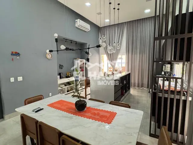 Casa com 375m² 3 quartos e 3 banheiros, à venda, no bairro Jardim Universitário em Cuiabá