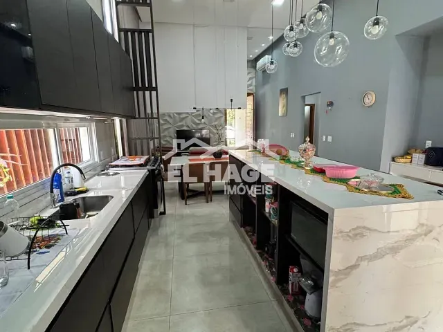 Casa com 375m² 3 quartos e 3 banheiros, à venda, no bairro Jardim Universitário em Cuiabá