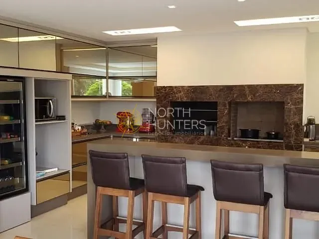 Casa com 645m² 5 quartos e 7 banheiros, à venda ou para alugar, no bairro Jurerê Internacional em Florianópolis