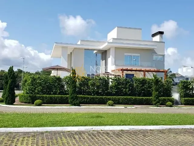 Casa com 645m² 5 quartos e 7 banheiros, à venda ou para alugar, no bairro Jurerê Internacional em Florianópolis