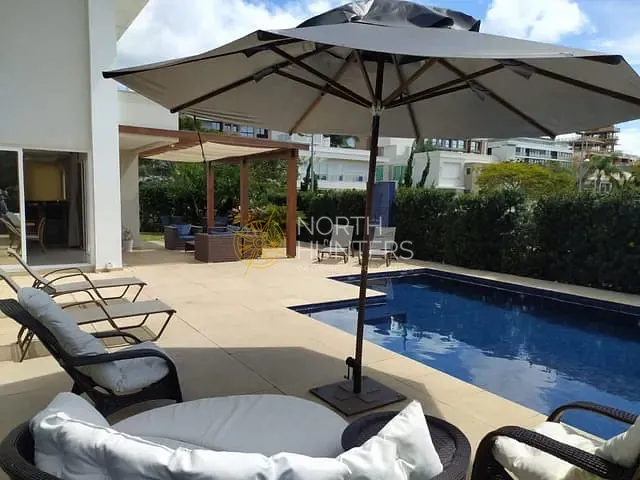 Casa com 645m² 5 quartos e 7 banheiros, à venda ou para alugar, no bairro Jurerê Internacional em Florianópolis